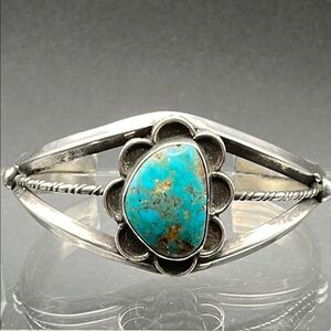 Vintage Native American Turquoise Sterling Silver cuff bracelet